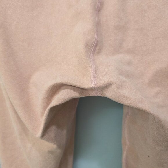 Fabletics Light Pink & Burgundy Cropped Leggings β Size XL β Cute & Comfy! π - Picture 7 of 8